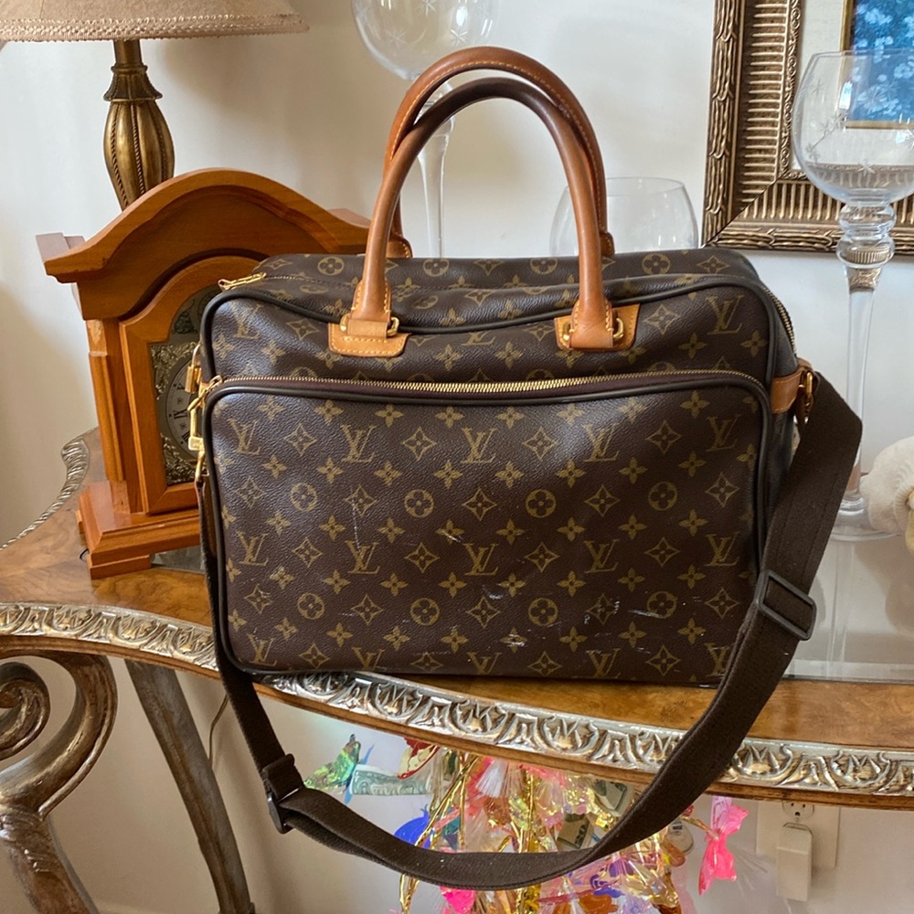 Louis Vuitton Authentic Monogram Icare Bag